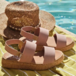 Sandalia de color rosa vison con tuiras elastizada de agarre al talon