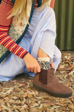 Bota flex con elestico a los costados parta su practica postura en color choco