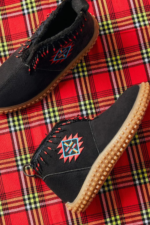 Botas-Masai-Negro-Bordado-Etnico-Estancias-Wear