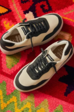 Comprá las Sneakers ByN Cream en Estancias Wear. El diseño urbano más buscado: cómodas, cancheras y versátiles. ¡Envíos a todo el país!