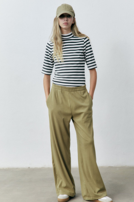 Pantalón Bouwer de Estancias en color verde oliva, corte wide leg con cintura elástica y bolsillos laterales