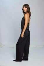 Elegante blusa de mujer color malva profundo en tela de satén