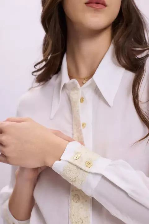 Camisa de mujer manga larga con cuello grande